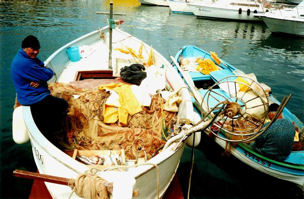 I pescatori si fermano per 7 giorni, a Terracina consegna delle